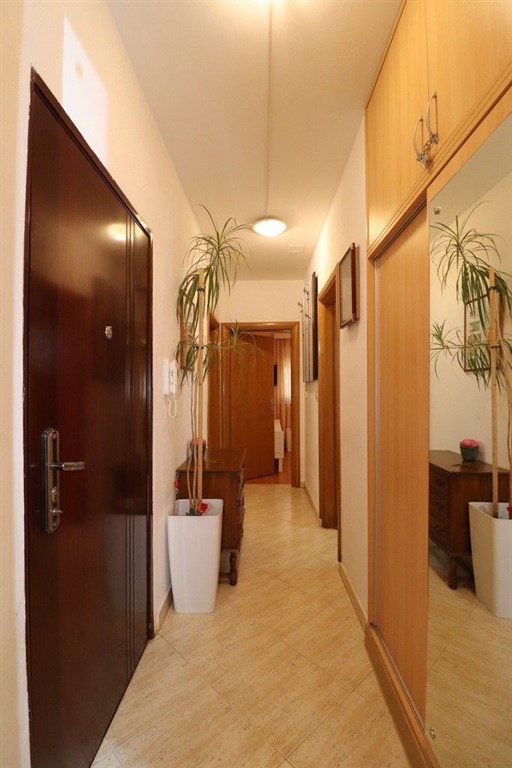 na-prodej-prizemni-apartman-s-dvorkem-sibenik-chorvatsko