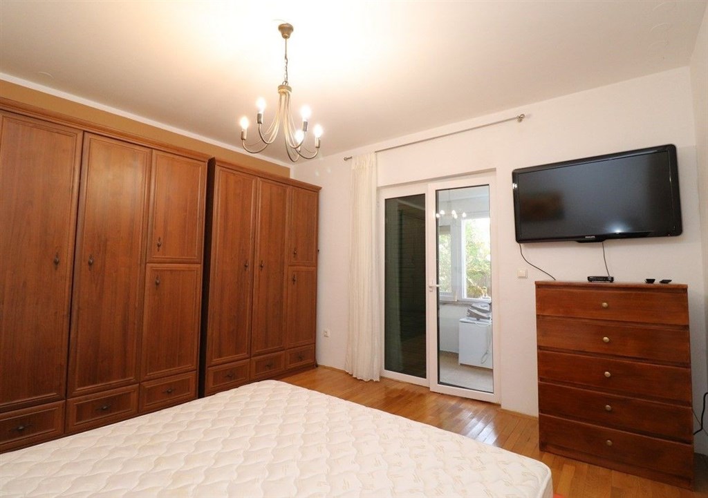 na-prodej-prizemni-apartman-s-dvorkem-sibenik-chorvatsko
