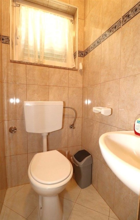 na-prodej-prizemni-apartman-s-dvorkem-sibenik-chorvatsko