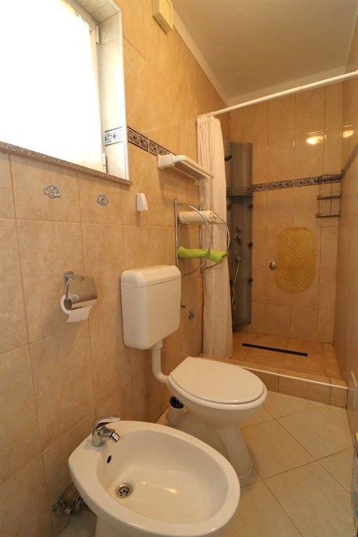 na-prodej-prizemni-apartman-s-dvorkem-sibenik-chorvatsko