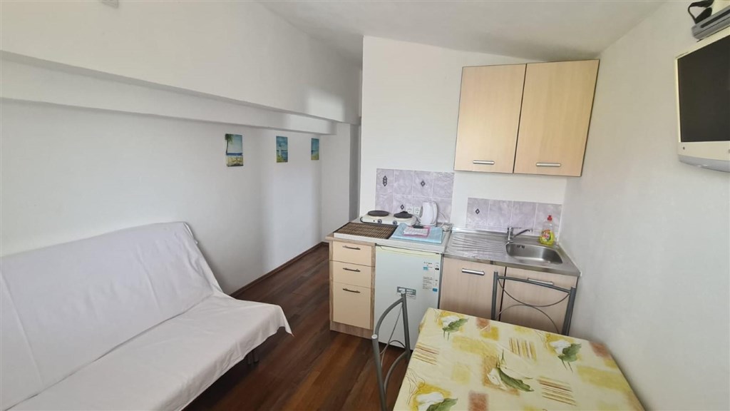 na-prodej-apartmanovy-dum-jen-170-m-od-more-vir-chorvatsko