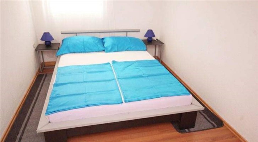 na-prodej-apartmanovy-dum-jen-170-m-od-more-vir-chorvatsko