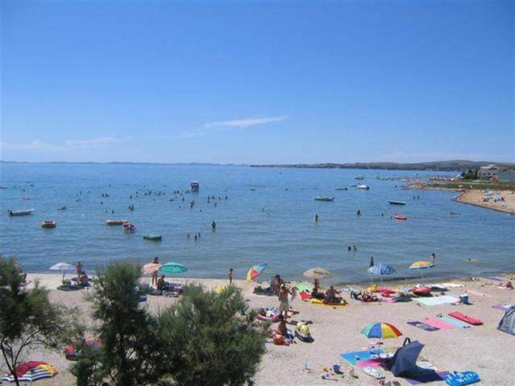 na-prodej-apartmanovy-dum-jen-170-m-od-more-vir-chorvatsko