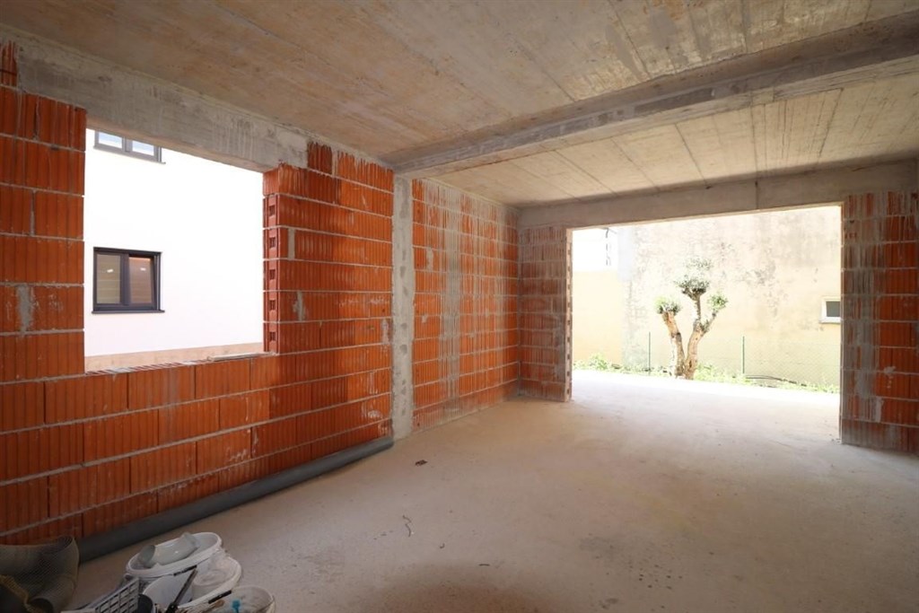 na-prodej-radovy-rodinny-dum-se-zahradou-vodice-chorvatsko