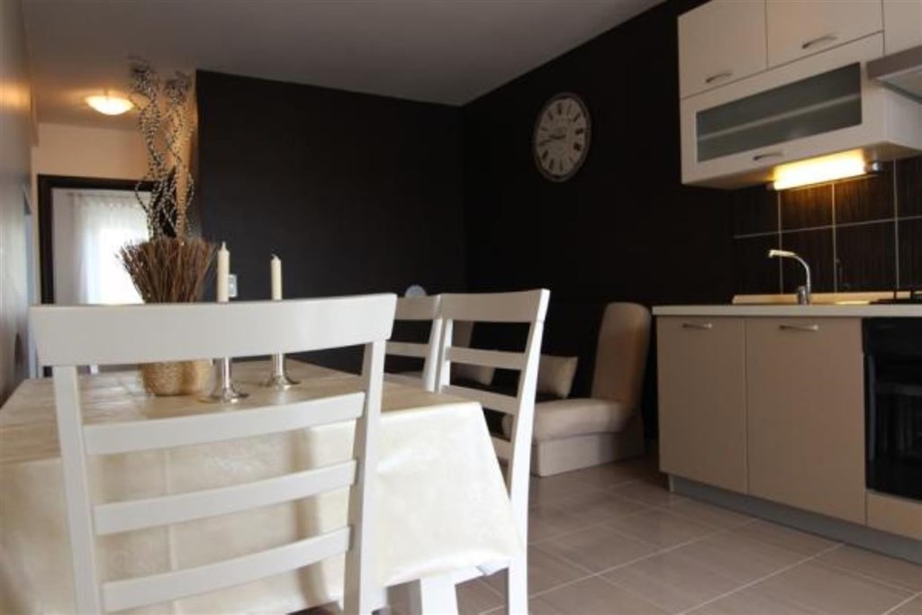 atraktivni-apartmanovy-dum-blizko-more-privlaka-chorvatsko