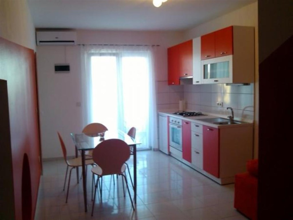 atraktivni-apartmanovy-dum-blizko-more-privlaka-chorvatsko