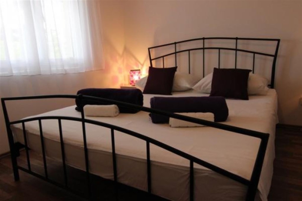 atraktivni-apartmanovy-dum-blizko-more-privlaka-chorvatsko