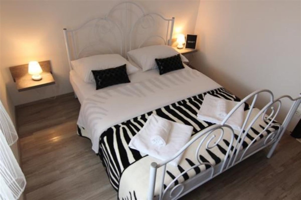 atraktivni-apartmanovy-dum-blizko-more-privlaka-chorvatsko