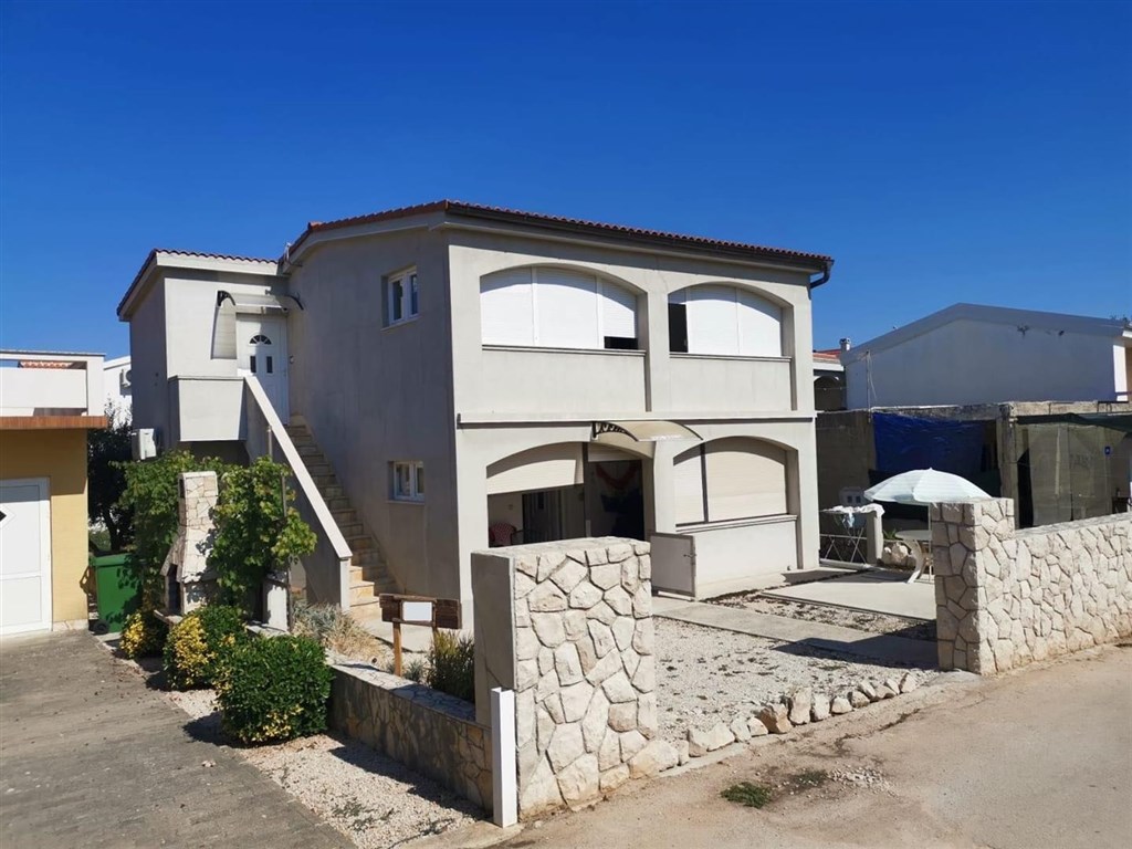 dum-se-2-apartmany-a-v-blizkosti-more-vir-chorvatsko