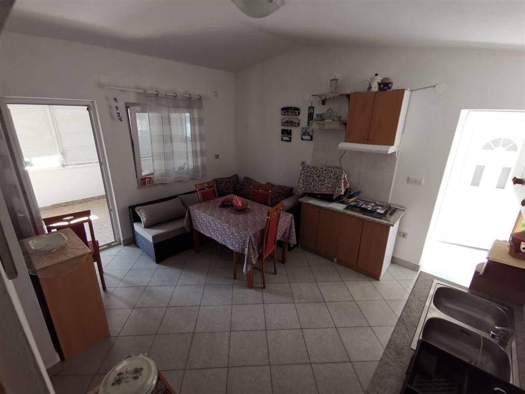 dum-se-2-apartmany-a-v-blizkosti-more-vir-chorvatsko