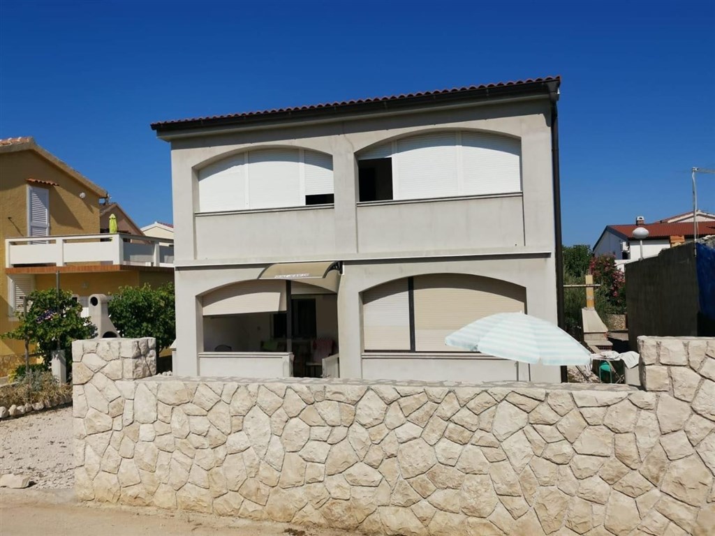 dum-se-2-apartmany-a-v-blizkosti-more-vir-chorvatsko