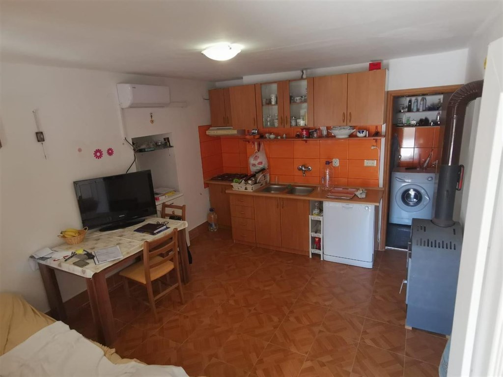 dum-se-2-apartmany-a-v-blizkosti-more-vir-chorvatsko