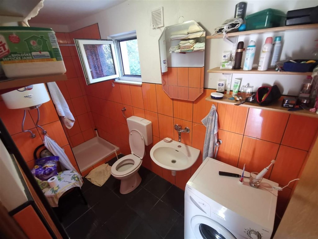 dum-se-2-apartmany-a-v-blizkosti-more-vir-chorvatsko