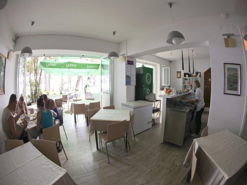 hotel-v-prvni-rade-u-more-a-plaze-makarska-riviera-chorvatsko