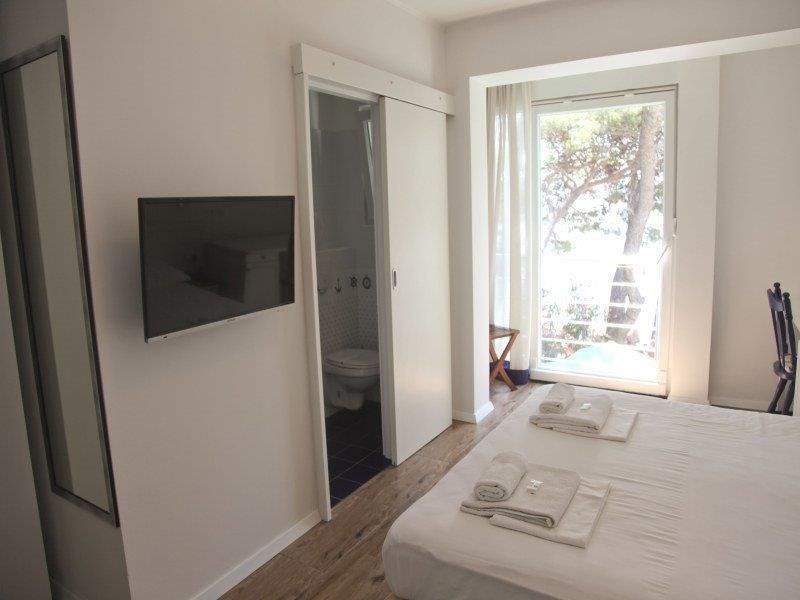 hotel-v-prvni-rade-u-more-a-plaze-makarska-riviera-chorvatsko