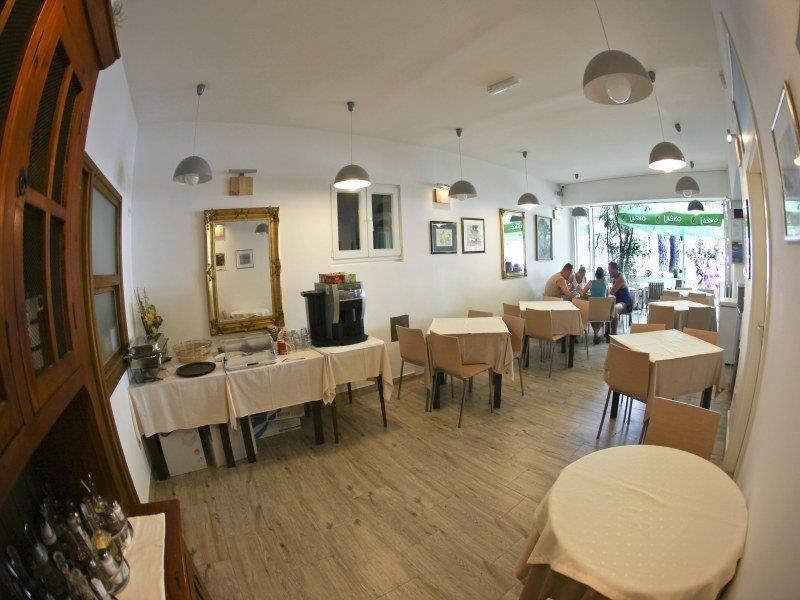 hotel-v-prvni-rade-u-more-a-plaze-makarska-riviera-chorvatsko