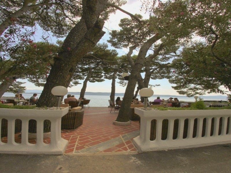 hotel-v-prvni-rade-u-more-a-plaze-makarska-riviera-chorvatsko