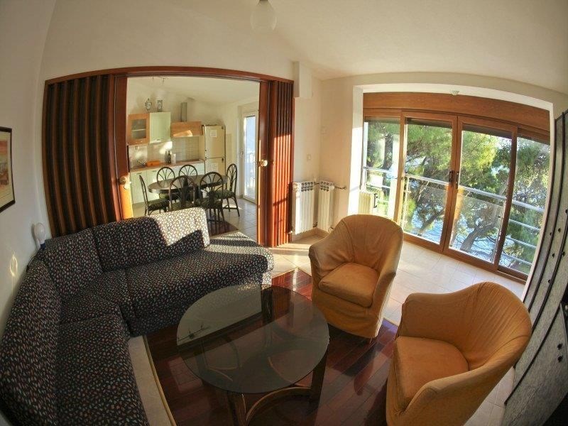 hotel-v-prvni-rade-u-more-a-plaze-makarska-riviera-chorvatsko