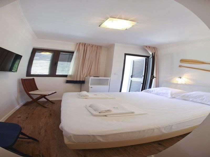 hotel-v-prvni-rade-u-more-a-plaze-makarska-riviera-chorvatsko