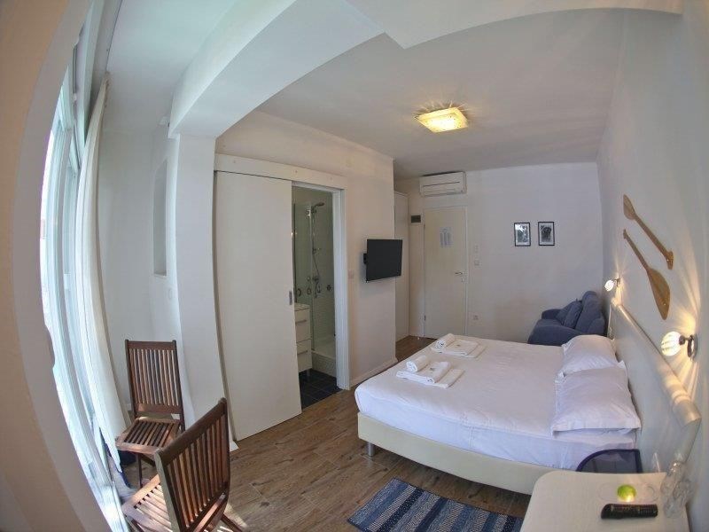 hotel-v-prvni-rade-u-more-a-plaze-makarska-riviera-chorvatsko