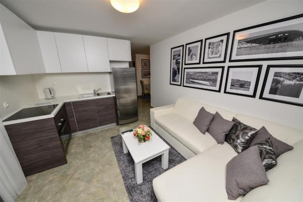 na-prodej-moderni-vila-v-2-rade-od-more-vir-chorvatsko