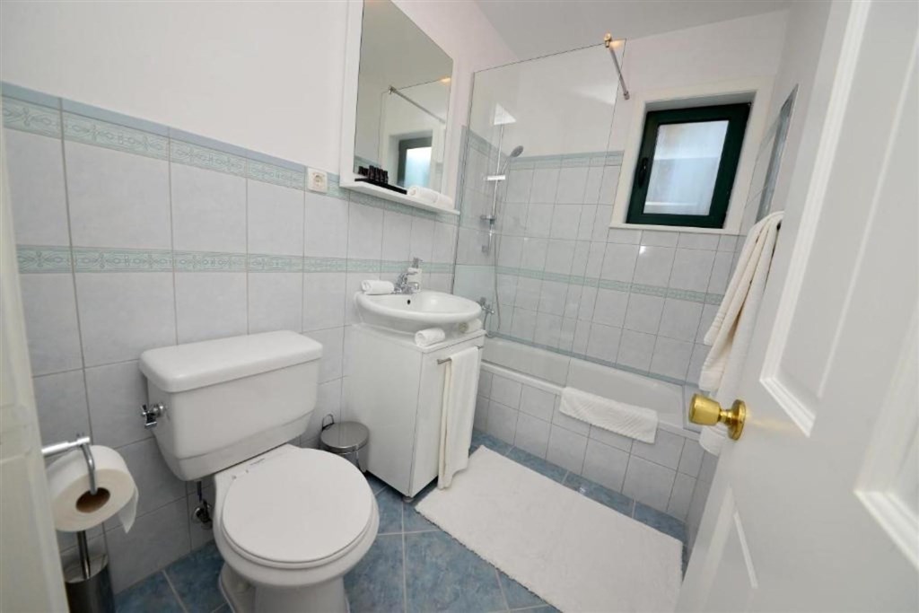 na-prodej-moderni-vila-v-2-rade-od-more-vir-chorvatsko