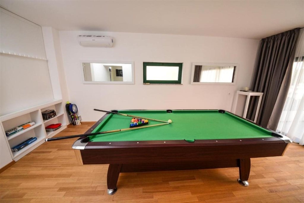 na-prodej-moderni-vila-v-2-rade-od-more-vir-chorvatsko