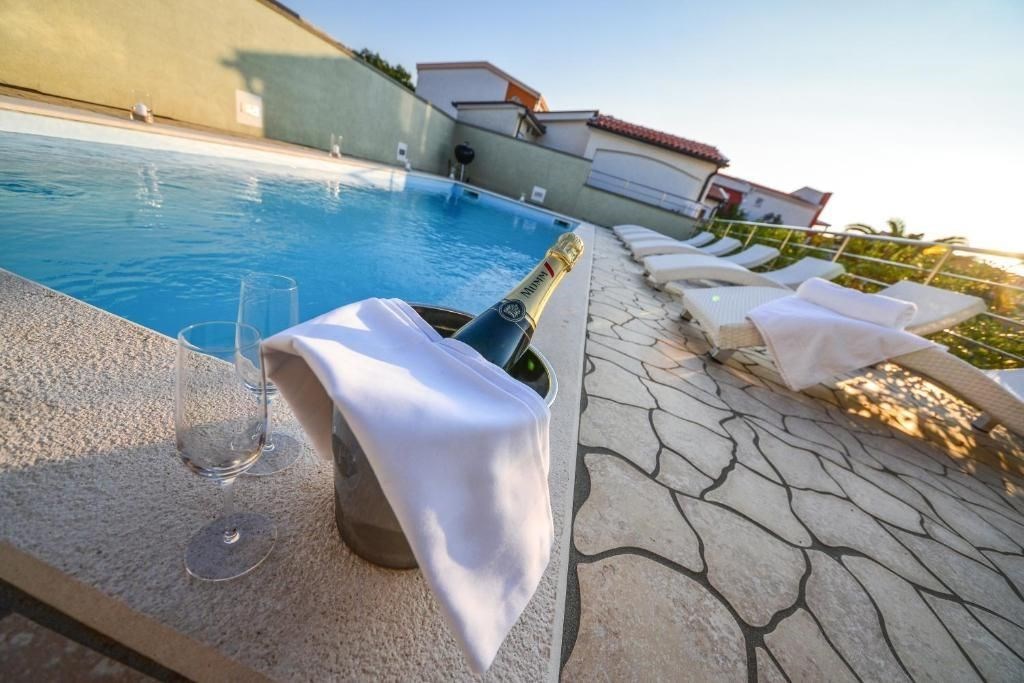 na-prodej-moderni-vila-v-2-rade-od-more-vir-chorvatsko