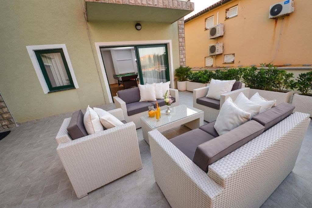 na-prodej-moderni-vila-v-2-rade-od-more-vir-chorvatsko