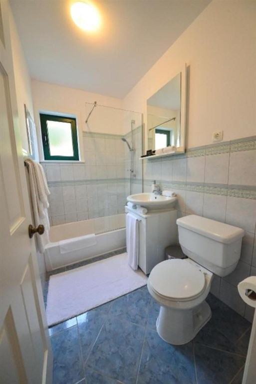 na-prodej-moderni-vila-v-2-rade-od-more-vir-chorvatsko