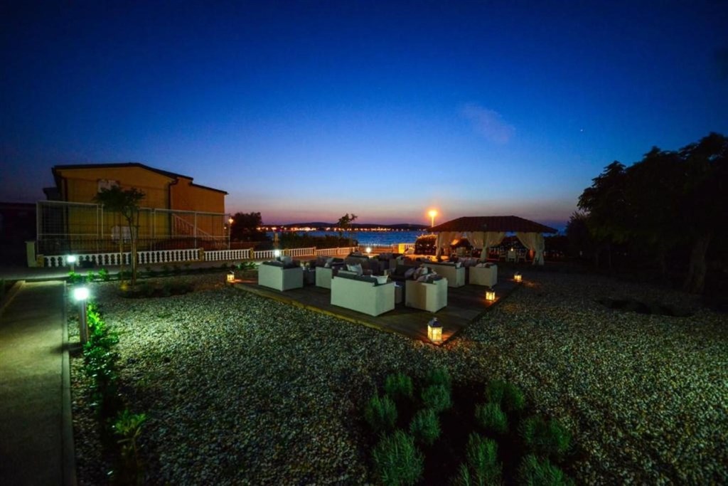 na-prodej-moderni-vila-v-2-rade-od-more-vir-chorvatsko