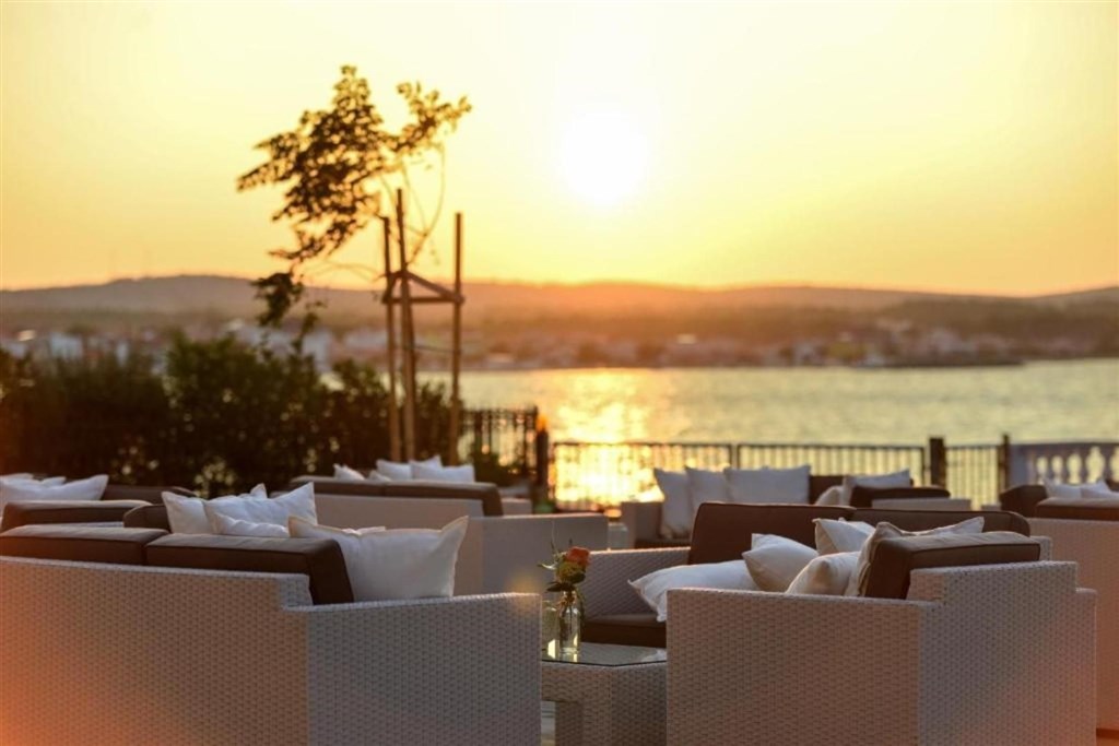 na-prodej-moderni-vila-v-2-rade-od-more-vir-chorvatsko