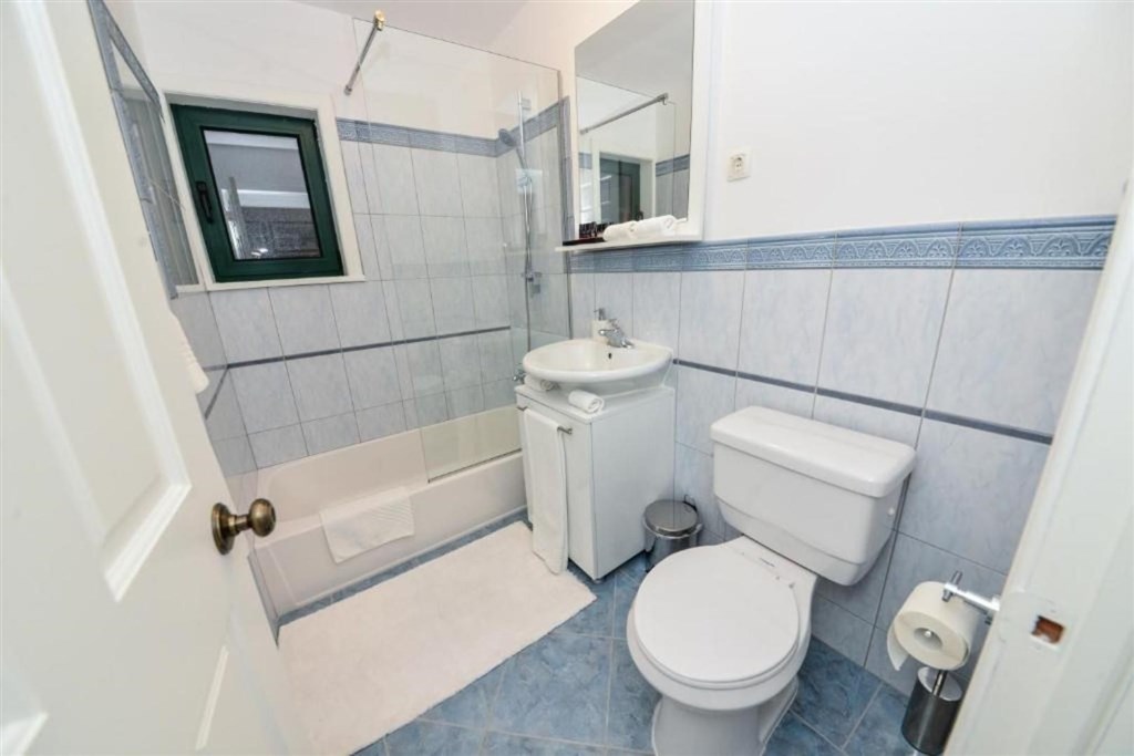 na-prodej-moderni-vila-v-2-rade-od-more-vir-chorvatsko