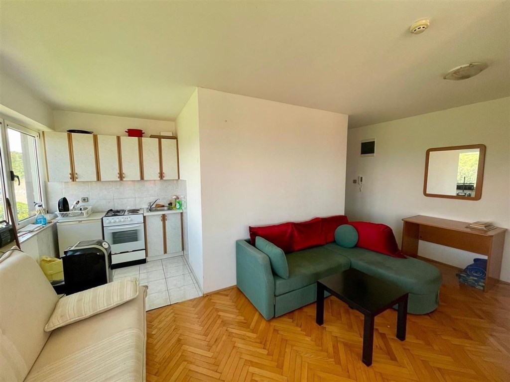 na-prodej-apartman-s-1-loznici-a-vyhledem-na-more-krk-chorvatsko