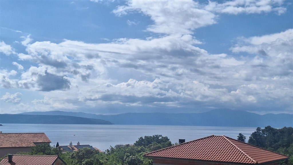 na-prodej-apartman-s-1-loznici-a-vyhledem-na-more-krk-chorvatsko