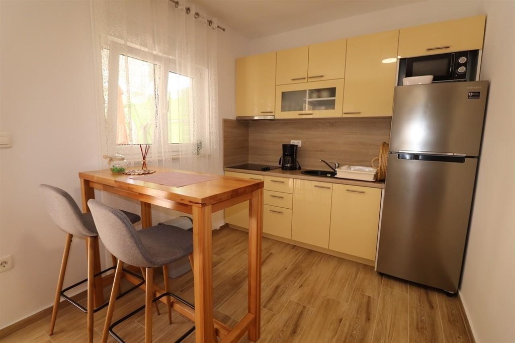 dva-apartmanove-domy-nedaleko-more-vodice-chorvatsko