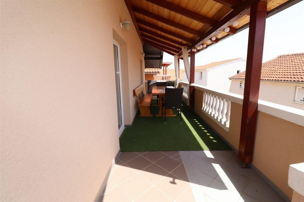 dva-apartmanove-domy-nedaleko-more-vodice-chorvatsko