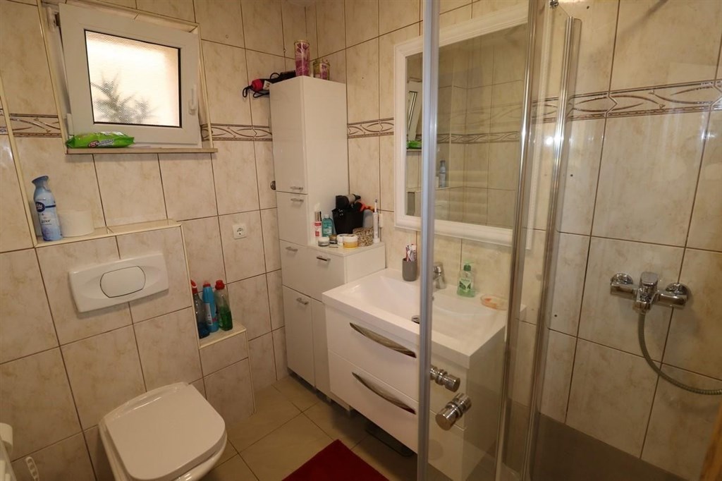 dva-apartmanove-domy-nedaleko-more-vodice-chorvatsko