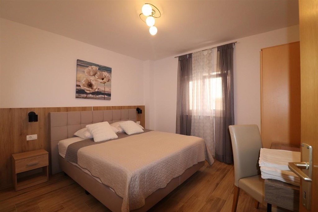 dva-apartmanove-domy-nedaleko-more-vodice-chorvatsko