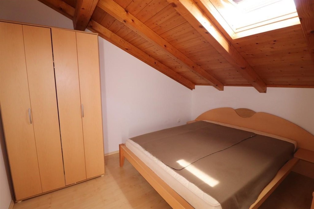 dva-apartmanove-domy-nedaleko-more-vodice-chorvatsko