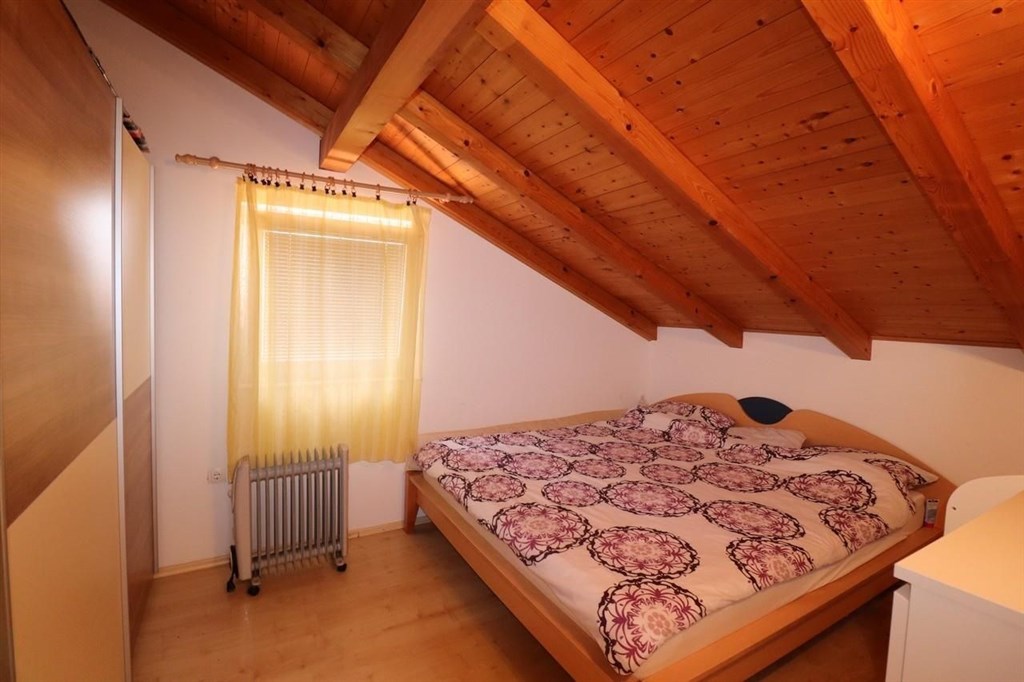 dva-apartmanove-domy-nedaleko-more-vodice-chorvatsko