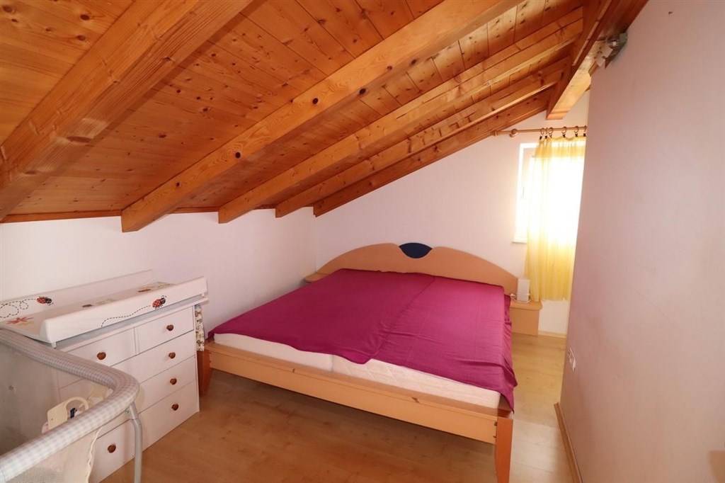 dva-apartmanove-domy-nedaleko-more-vodice-chorvatsko