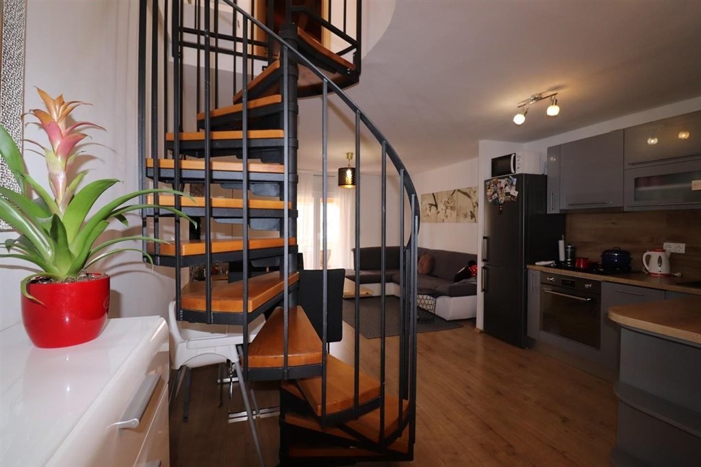 dva-apartmanove-domy-nedaleko-more-vodice-chorvatsko