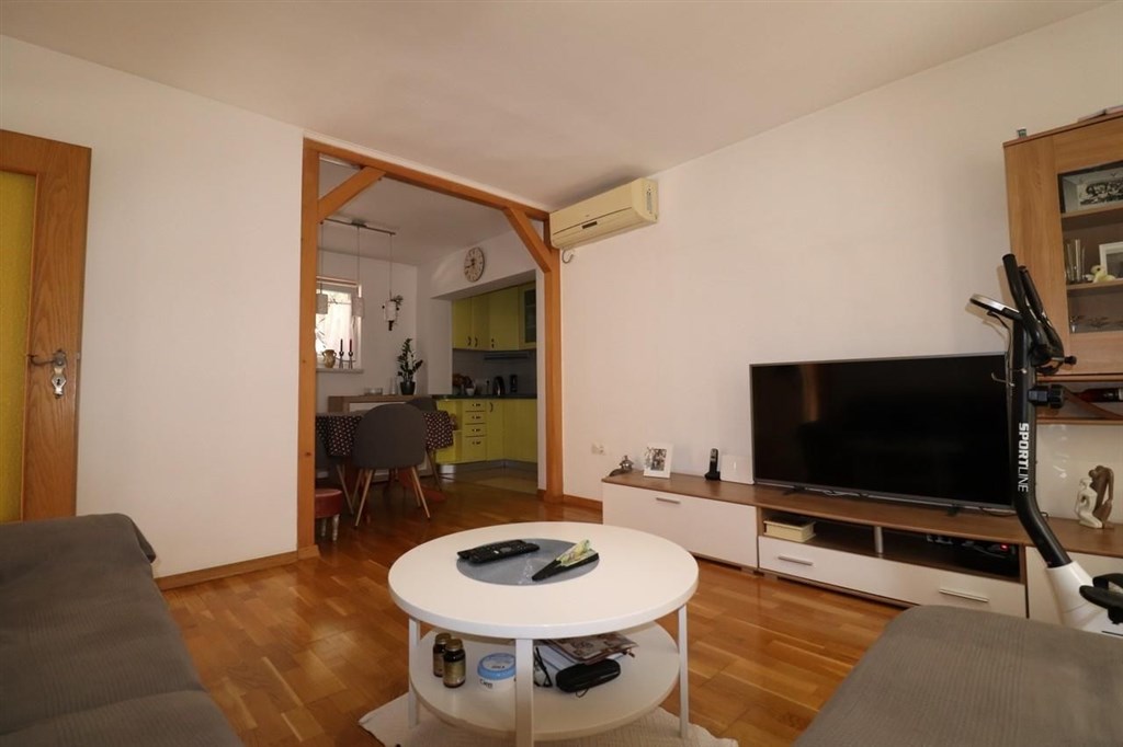 dva-apartmanove-domy-nedaleko-more-vodice-chorvatsko