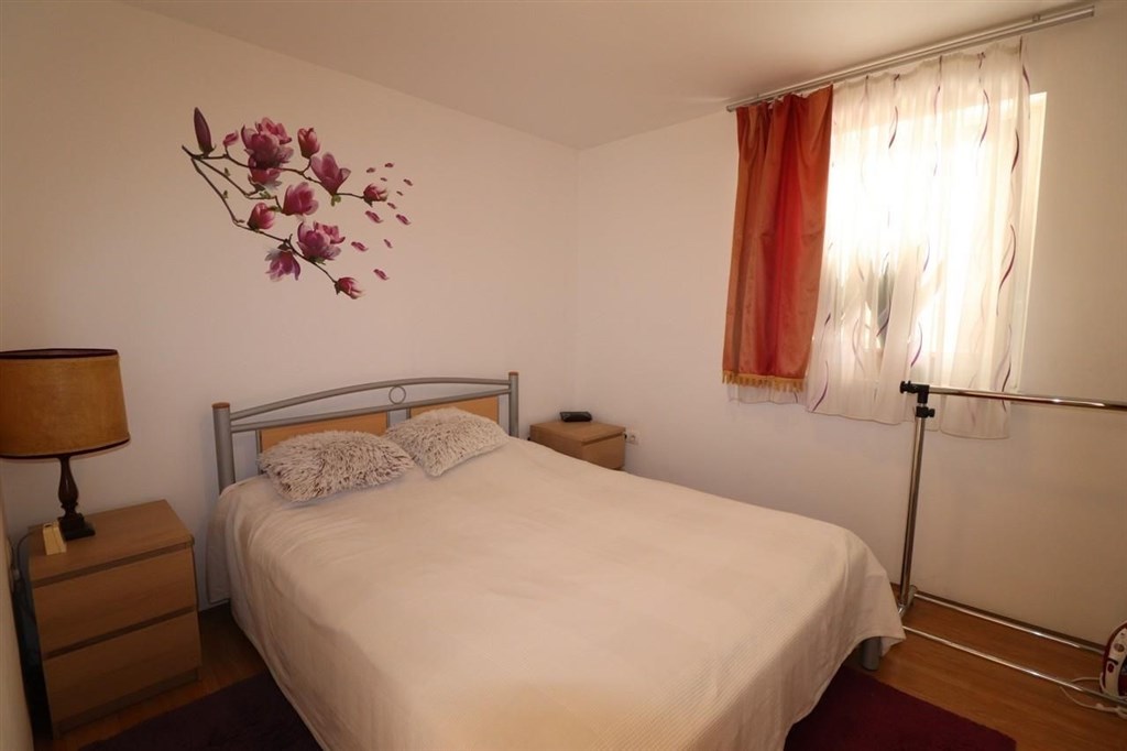 dva-apartmanove-domy-nedaleko-more-vodice-chorvatsko