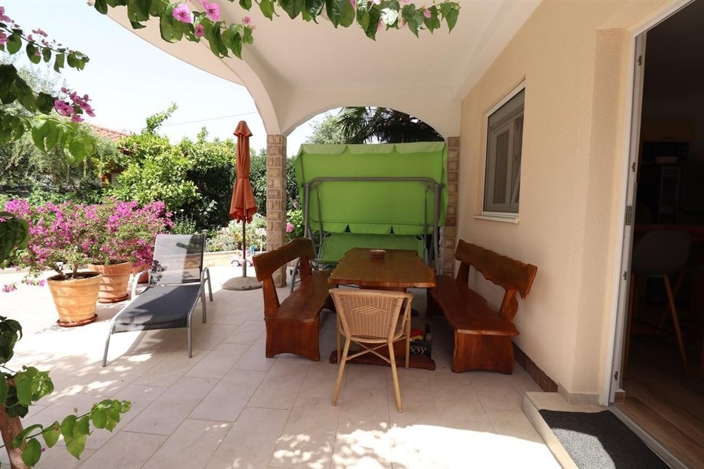 dva-apartmanove-domy-nedaleko-more-vodice-chorvatsko