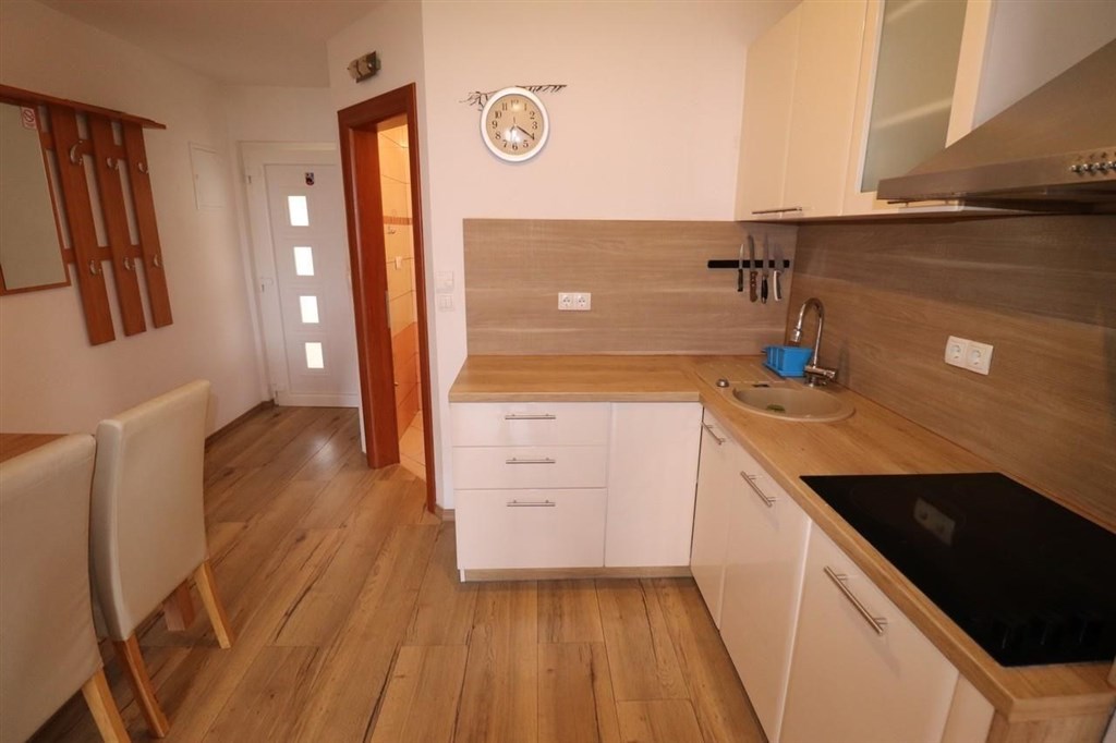 dva-apartmanove-domy-nedaleko-more-vodice-chorvatsko