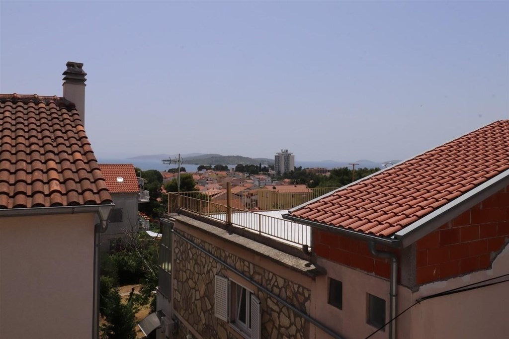 dva-apartmanove-domy-nedaleko-more-vodice-chorvatsko