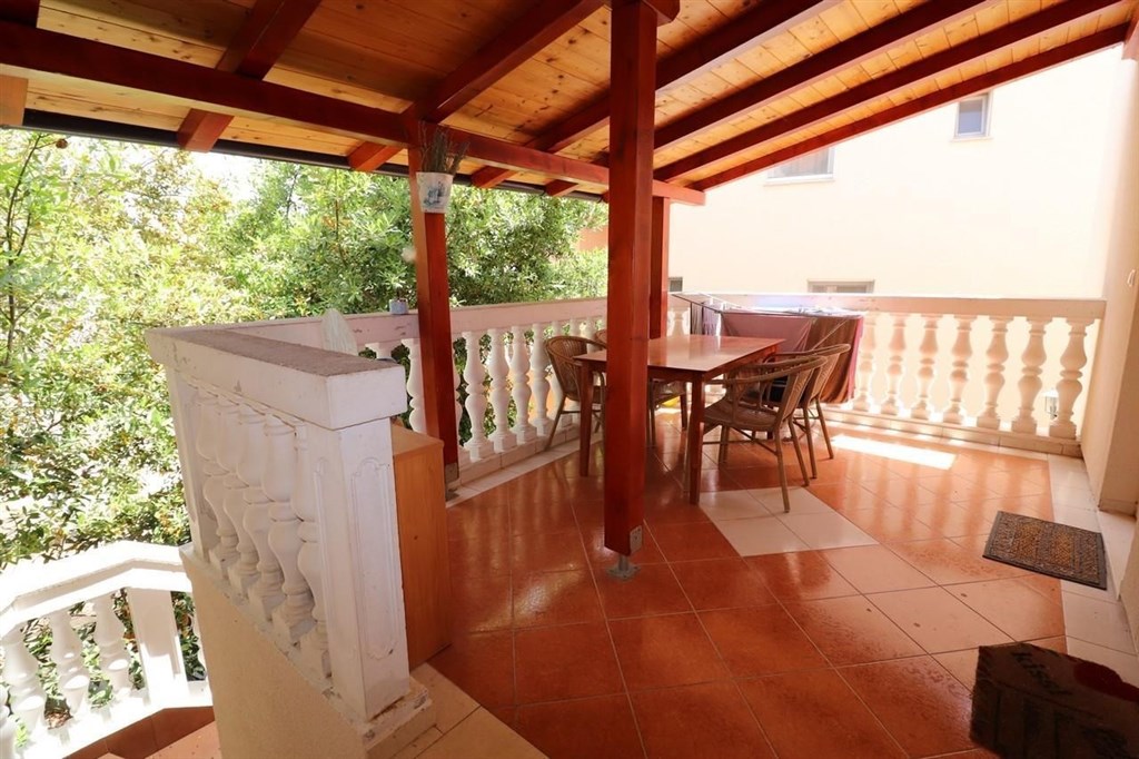 dva-apartmanove-domy-nedaleko-more-vodice-chorvatsko