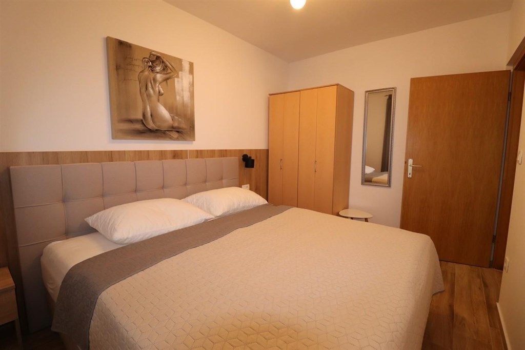 dva-apartmanove-domy-nedaleko-more-vodice-chorvatsko